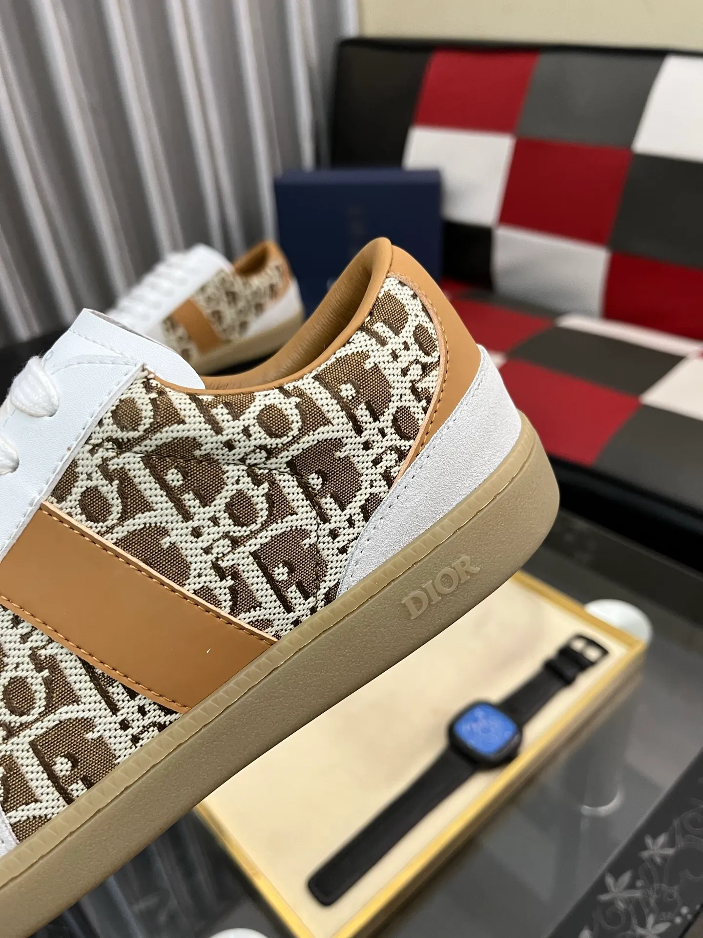 Men's shoes 💰380⌚️⌚️ 【Dior*DIAO】original quality.~ Unique modern style sneakers. 🏃A must-have casual shoe for trendy men😍😍 Original brand imported from Italy, imported original leather, sheep lining (refuses to discolor and grind feet) Sole: Original sole provided by the original factory, French lazy style design ⚠️Fit to the feet, original quality, super comfortable original sole. Code number: 38-445️⃣Colors available